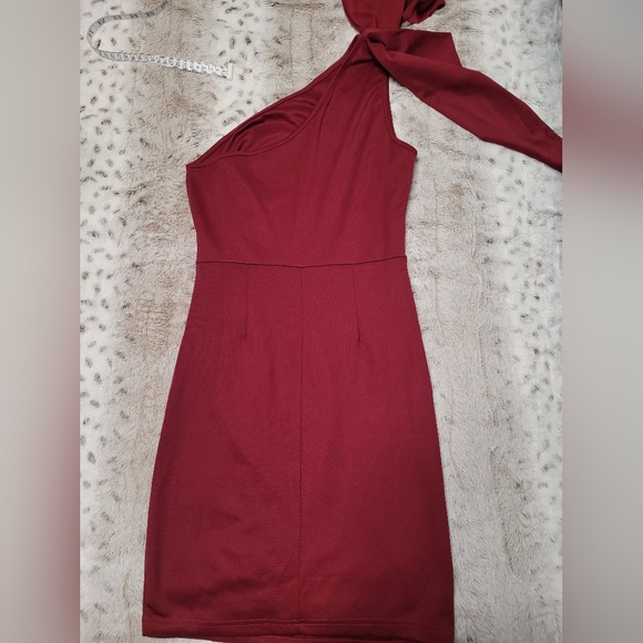 NWOT Knotted Sexy, Sleevless V Neck Dress. Burgundy Size Small. - Picture 8 of 15